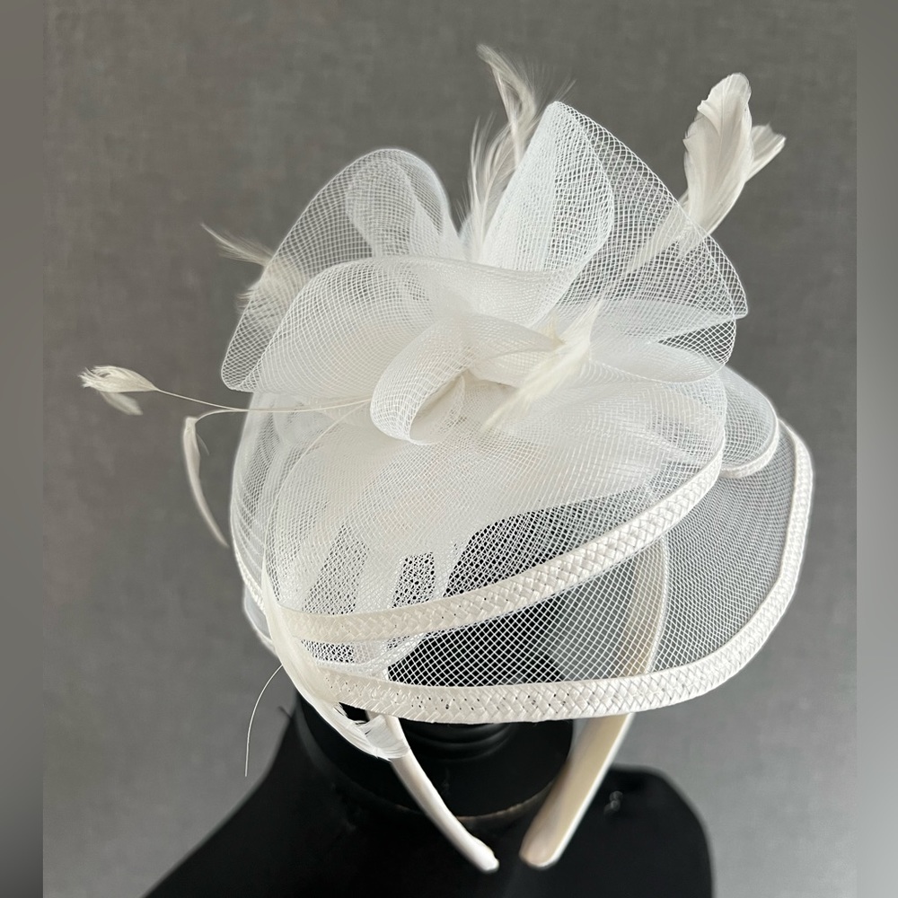NWOT White Fascinator Headband With Feathers Never Worn Wedding Derby